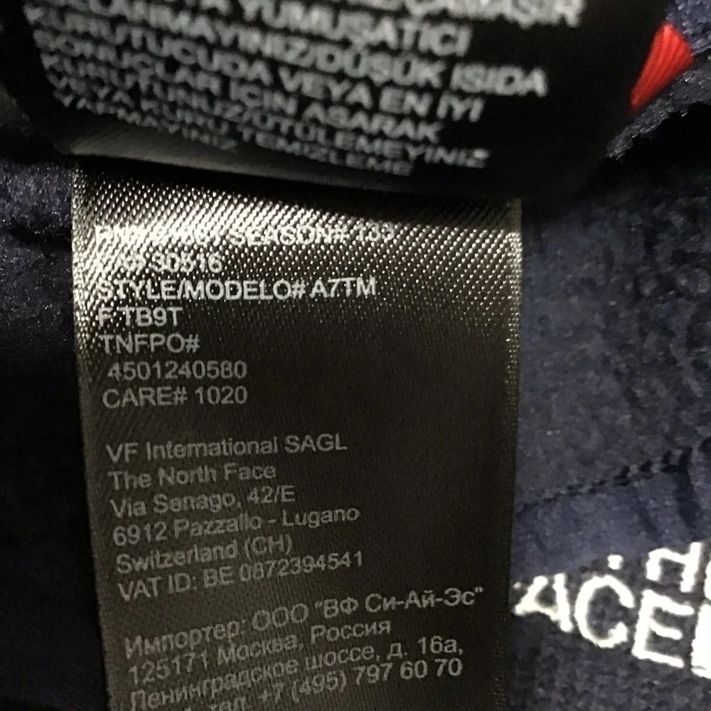 The North Face Gordon Lions 1/4 Zip Fleece Pullover in Navy Size Small.